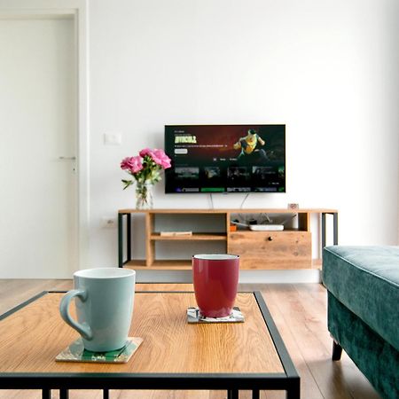 Urban Serenity City Skyline View Apartment 1 Tirana Esterno foto