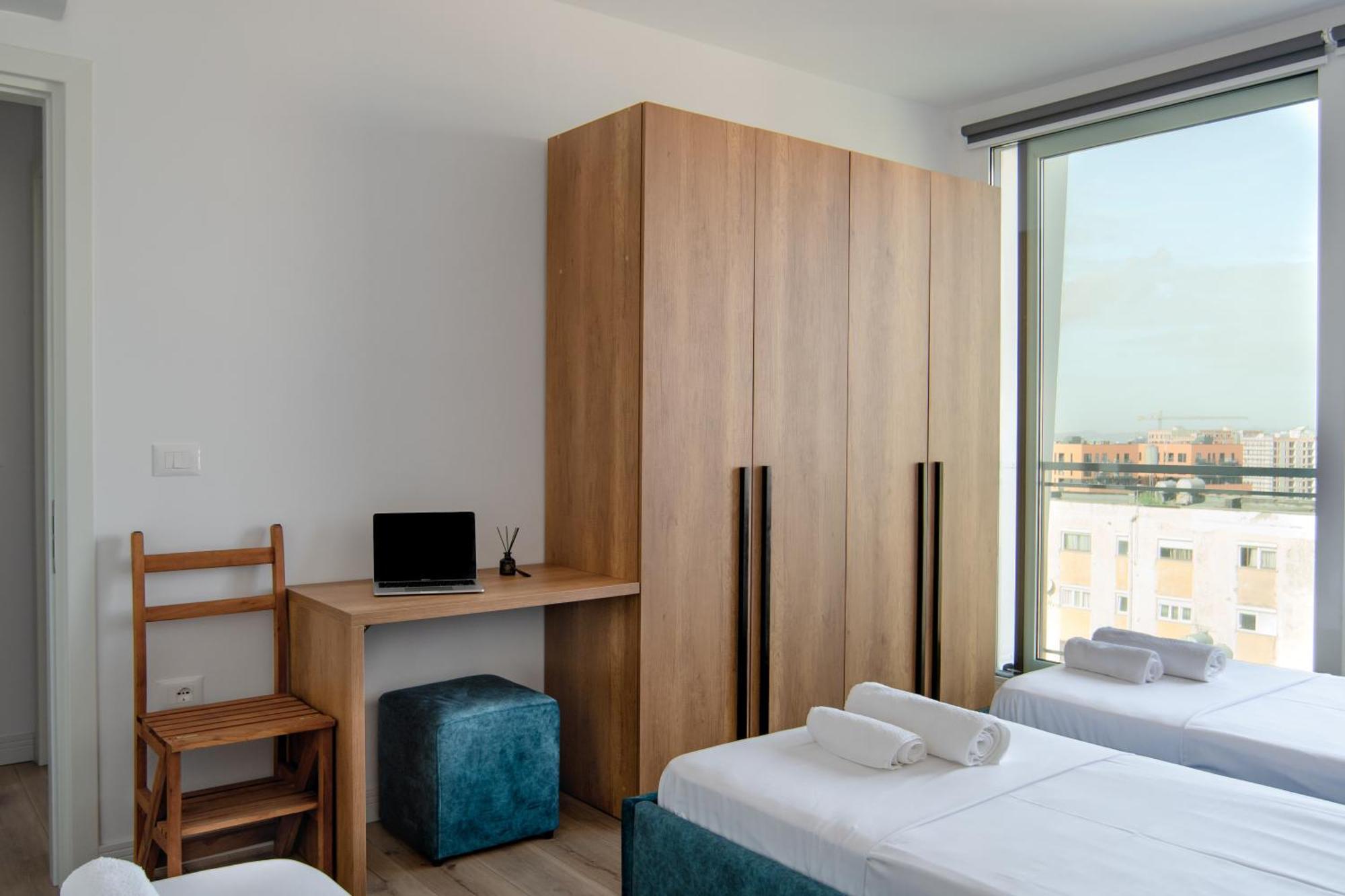 Urban Serenity City Skyline View Apartment 1 Tirana Esterno foto